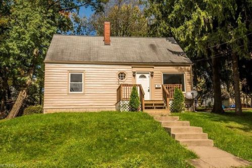 364 9th St, Salem, OH 44460-1556