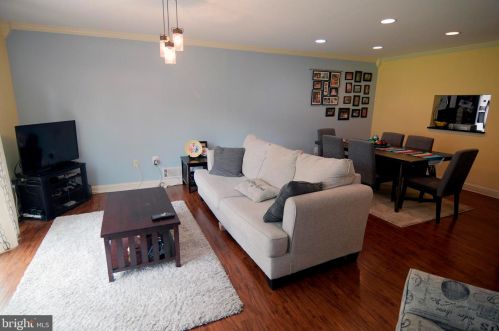 6 Fillmore Pl, Lawrence Township NJ  08648-4338 exterior