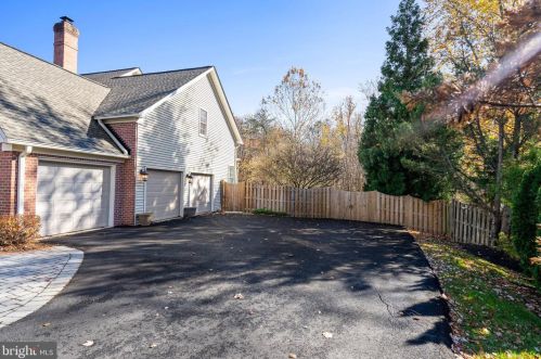 10101 Waterside Dr, Springfield VA  22015-3931 exterior