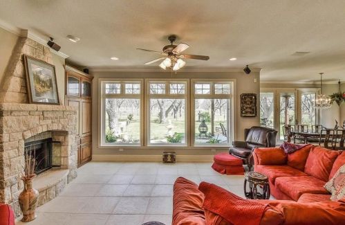 10203 Ravenswood Rd, Granbury, TX 76049-4539