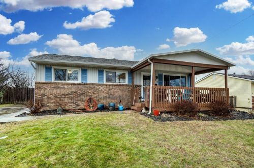 828 Crescent Dr, West Jefferson, OH 43162-1062