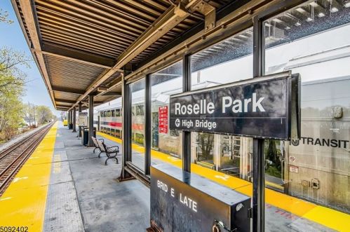 127 Lincoln Ave, Roselle Park NJ  07204-1705 exterior