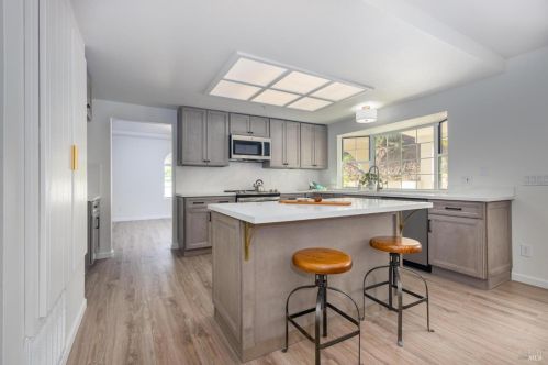 385 Vine St, Vacaville CA  95688-8704 exterior