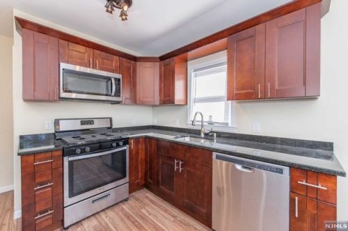 100 Tintle Ave, West Milford Lakes NJ  07480-4715 exterior