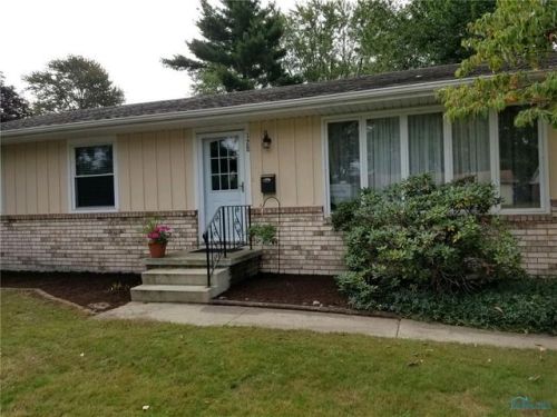 128 Oak St, Swanton, OH 43558-1132