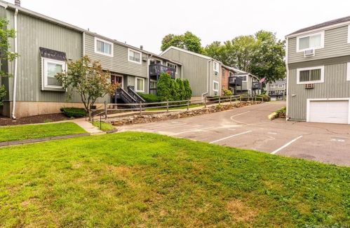 51 Ameridge Dr, Bridgeport, CT 06606-6036