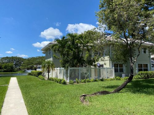 1915 Hartford Ct, West Palm Beach, FL 33409-7510