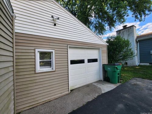 43 Van Wyck Dr, Poughkeepsie NY  12601-1518 exterior