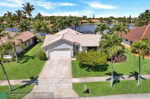 7085 4th Ave, Boca Raton, FL 33487-2386