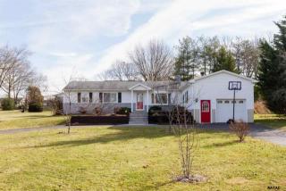 1023 Burnside Dr, Gettysburg, PA 17325-8974