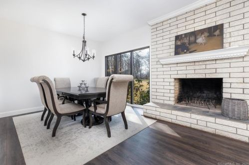 28 Bonita Dr, Huntington CT  06484-5106 exterior