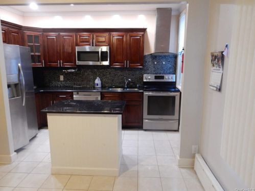 34 Hartley Ave, Mount Vernon NY  10550-1124 exterior