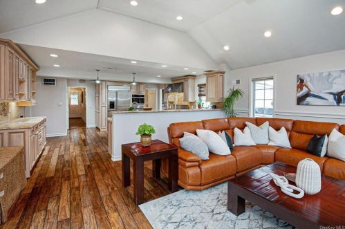 898 North St, White Plains NY  10605-4436 exterior