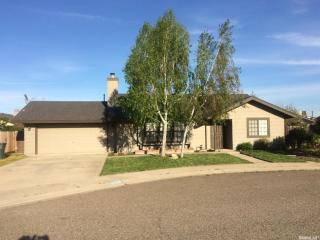 2106 Rosalie Ct, Hughson, CA 95326-9599