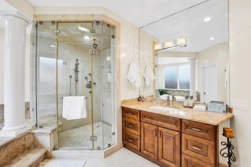 10026 Mattock Ave, Downey CA  90240-3529 exterior