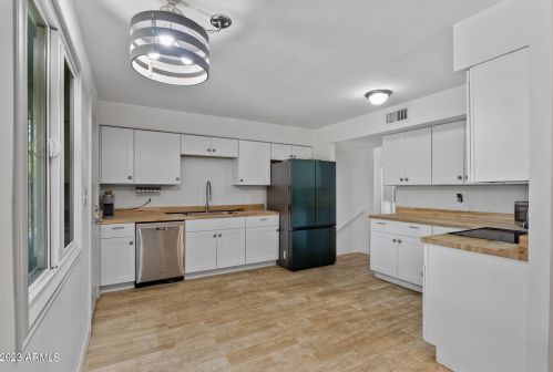 4427 Citrus Way, Glendale AZ 85305-2524 exterior