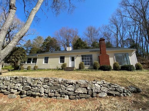 23 Fresh Meadow Rd, Upper Stepney CT  06468-1023 exterior