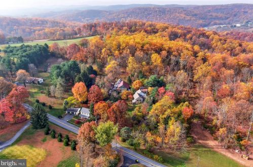 258 Kulps Rd, Dale, PA 19504-8843