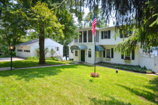 194 Lake Plymouth Blvd, Plymouth, CT 06782-2519