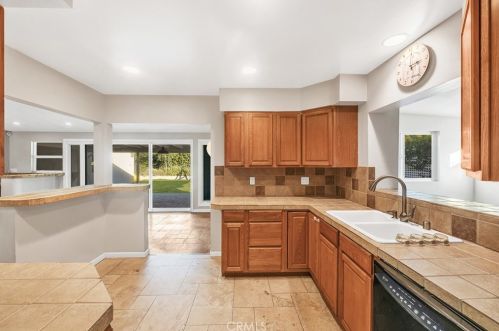 6450 Aldea Ave, Van Nuys CA  91406-5401 exterior