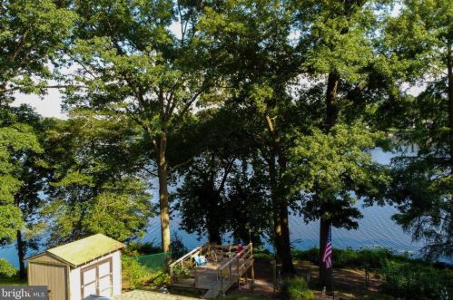 126 Lakeside Dr, Laurel DE  19956-1144 exterior