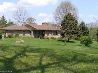 9605 Lafayette Dr, Massillon, OH 44647-9303