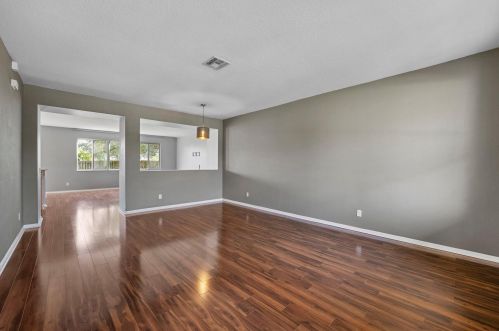 692 Mccall Rd, Fort Pierce, FL 34953-3928