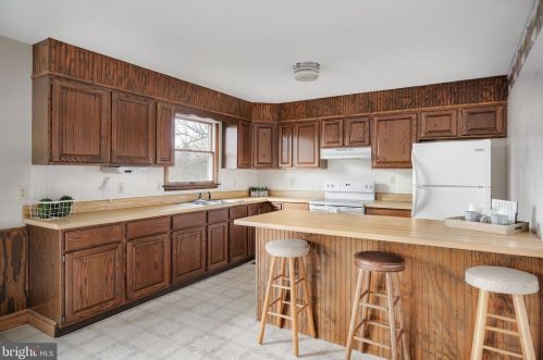 468 Hillcrest Rd, Edinburg VA  22824-2923 exterior