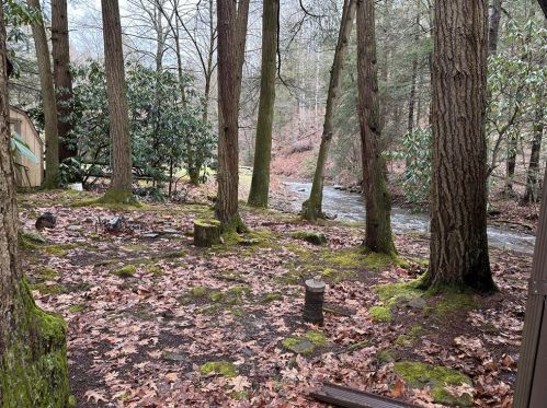 282 Dark Hollow Rd, Listonburg, PA 15424-2068