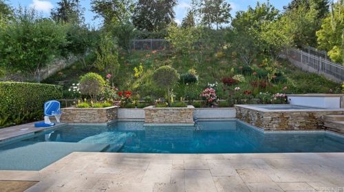 3825 Prado Del Trigo, Calabasas CA  91302-3638 exterior