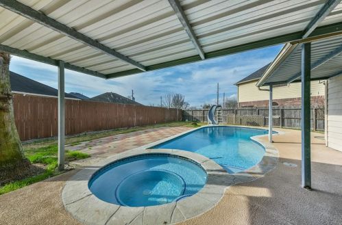 421 Spencer Lndg Ln, Morgans Point TX  77571-9147 exterior