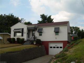 2249 Market St, Akron, OH 44313-6907