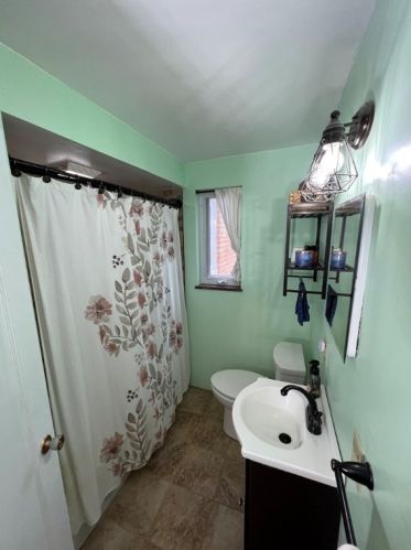 8040 Remington Dr, Pittsburgh PA  15237-6235 exterior