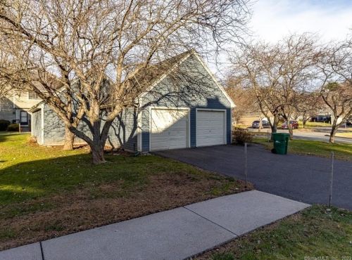 32 Silo Way, Bloomfield CT  06002-1652 exterior