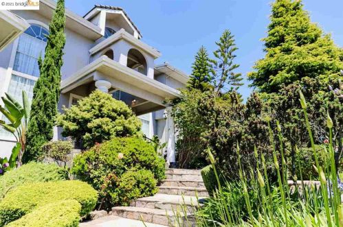 13208 Campus Dr, Oakland, CA 94619-3706