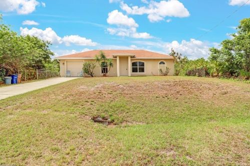 367 Peerless St, Lehigh Acres, FL 33974-9440