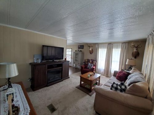 2358 Wampum Rd, Wampum, PA 16157-4524
