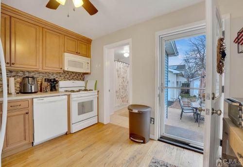 10 Kensington Ave, Old Bridge NJ  08857-1109 exterior