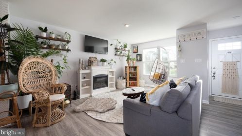 318 Bluecoat St, Dover DE  19901-8862 exterior