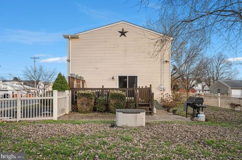 58 5th St, Bally, PA 19503-9663