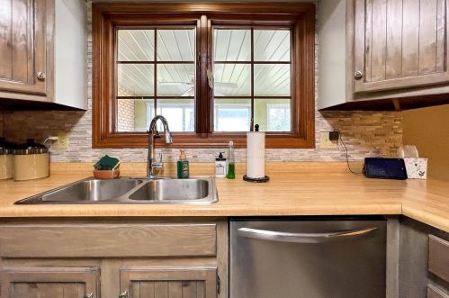 312 Hessenauer Dr, Sugar Grove Lake OH  44833-2343 exterior