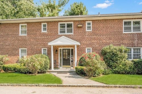 360 State Rd, Briarcliff, NY 10510-1428