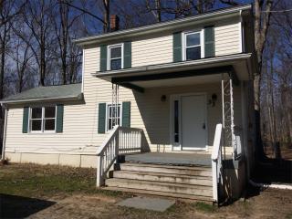 33 Richland Rd, Fredericksburg VA  22406-4211 exterior