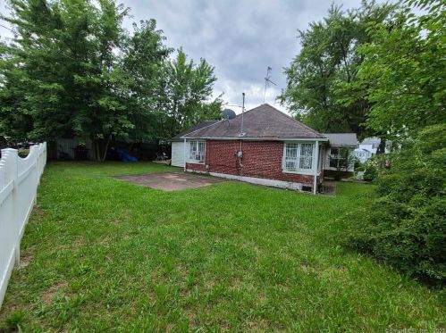 6 Pearl Harbor Pl, Bridgeport, CT 06610-2332