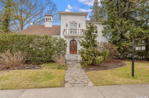 15 Bayview Ave, Great Neck, NY 11021-2914