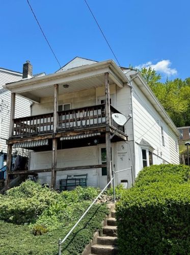 727 Delaware Ave, Glassport, PA 15045-1537