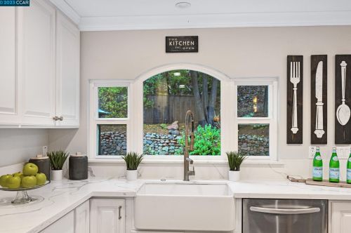 5613 Mount Hood Ct, Pacheco CA  94553-5837 exterior