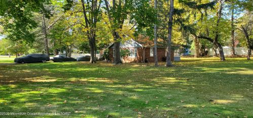 73 Glendale Dr, East Freehold, NJ 07728-1357