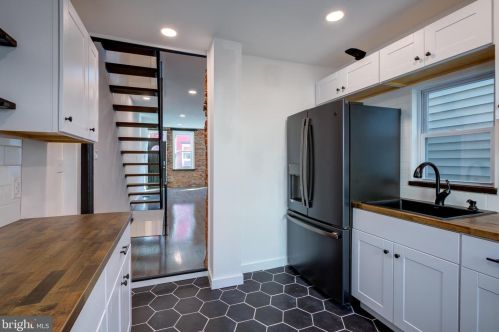 121 Mercy St, Philadelphia PA  19148-2613 exterior