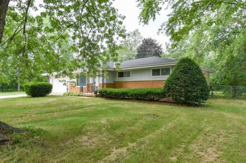5455 Andrae Dr, Waukesha, WI 53151-8105